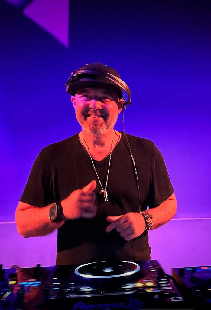 DJ DEUX M
